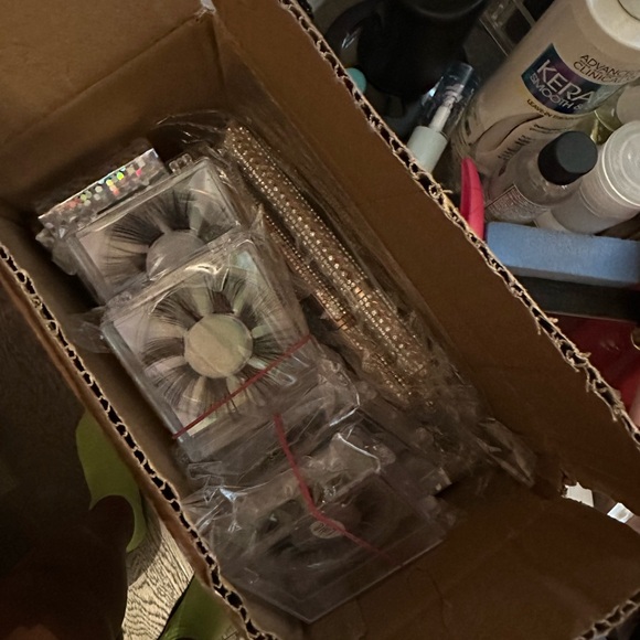 Lashes for anyone that wants to start a lash business great sales - Picture 4 of 4